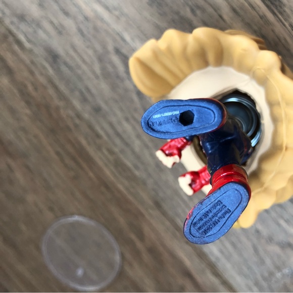 Captain Marvel Funko Pop - Picture 3 of 3